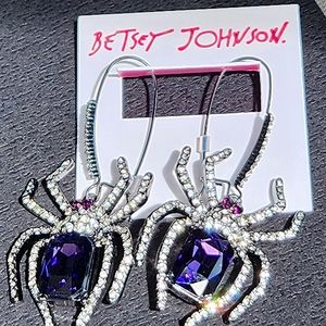 BETSEY JOHNSON RICH WITCH SPIDER PURPLE DANGLE EARRINGS
